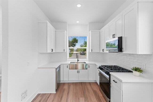 Building Photo - 6186 Eastland St