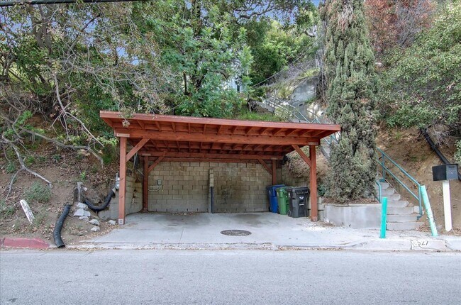 Building Photo - 8527 Wonderland Ave