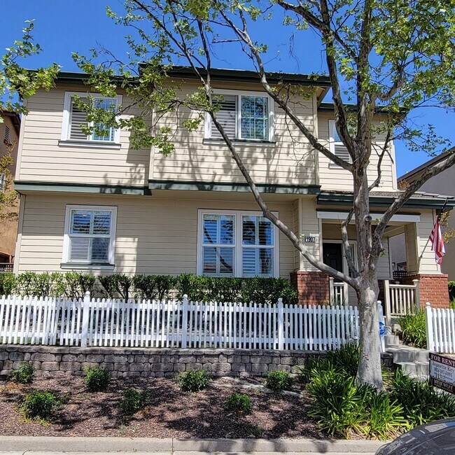 Primary Photo - Big Beautifully updated 4-bedroom 2.5 bath...