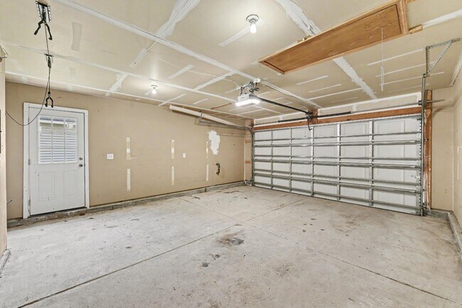Building Photo - 109 Larkspur Dr