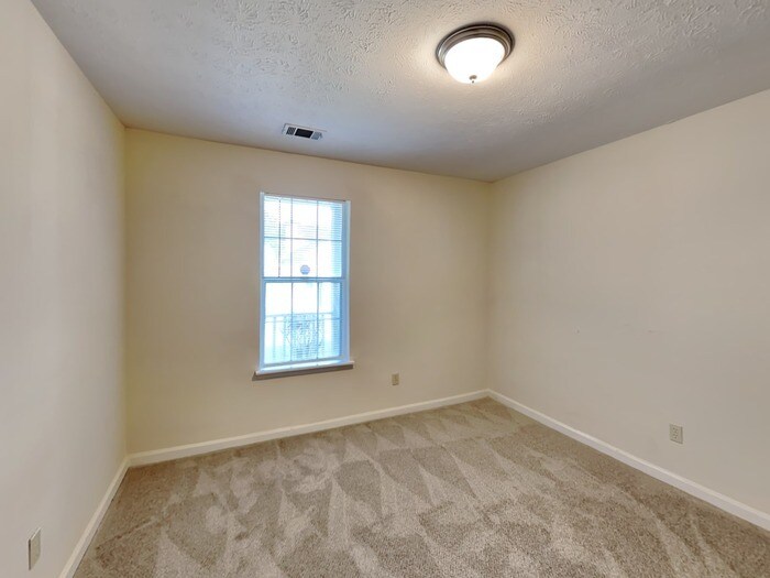 Building Photo - 1410 Stoneleigh Way