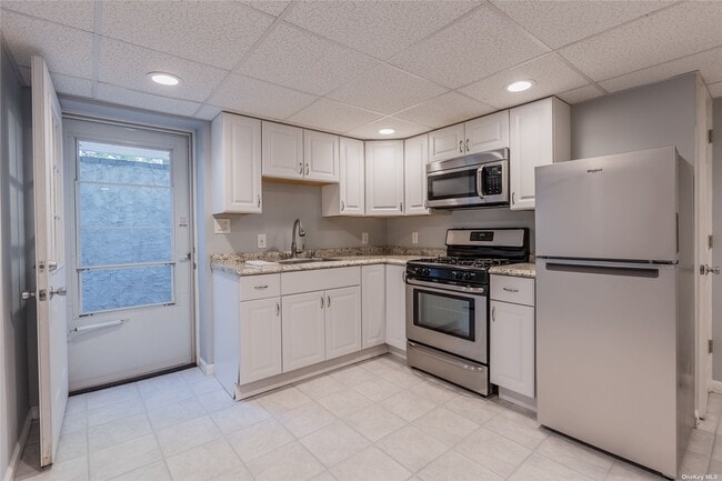 Building Photo - 648 Larkfield Rd