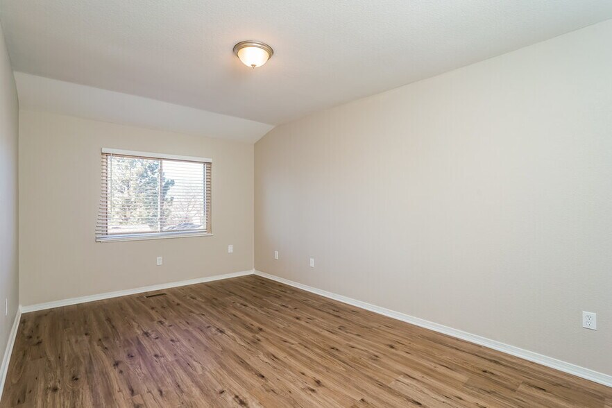 Building Photo - 1038 Nolte Dr W
