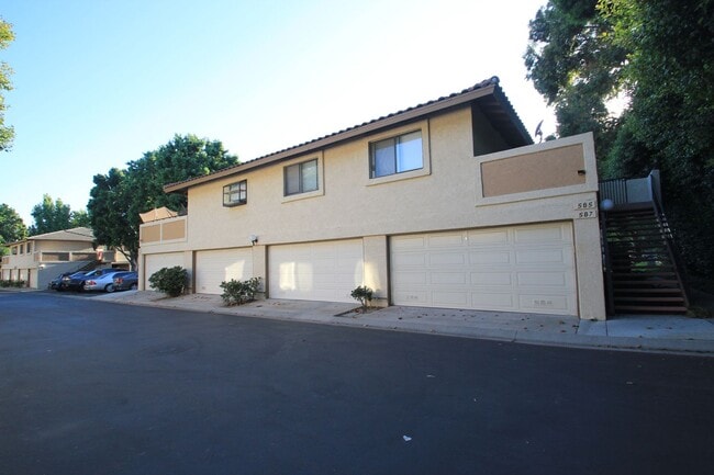 Building Photo - Charming 3-Bed, 2-Bath Single-Story Condo ...
