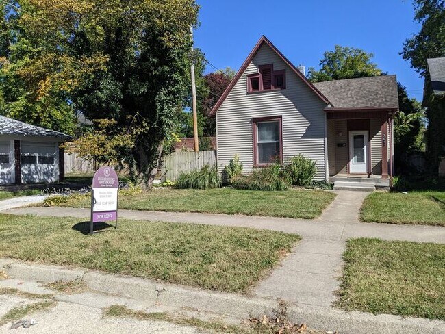 Building Photo - 2 Bedroom Home In The Collett Park Area