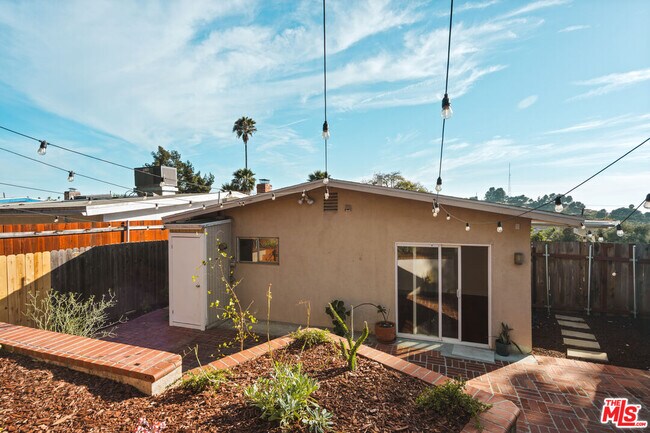 Building Photo - 1231 Montecito Dr