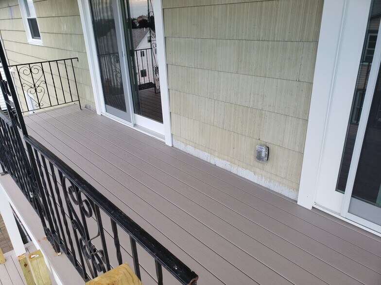 Private deck - 48 Hauman St