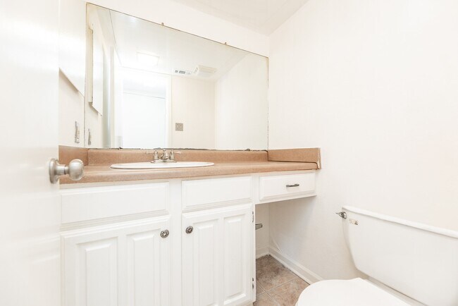 Building Photo - 2120 Wilcrest Dr