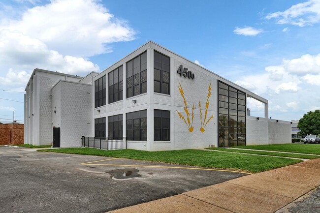 Building Photo - 4500 S Kingshighway Blvd