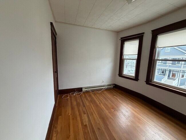 Building Photo - 44 Varnum St