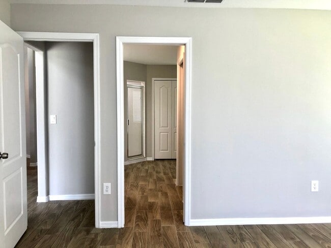 Building Photo - Wonderful 3/2 home in ORLANDO - GOLF COURS...