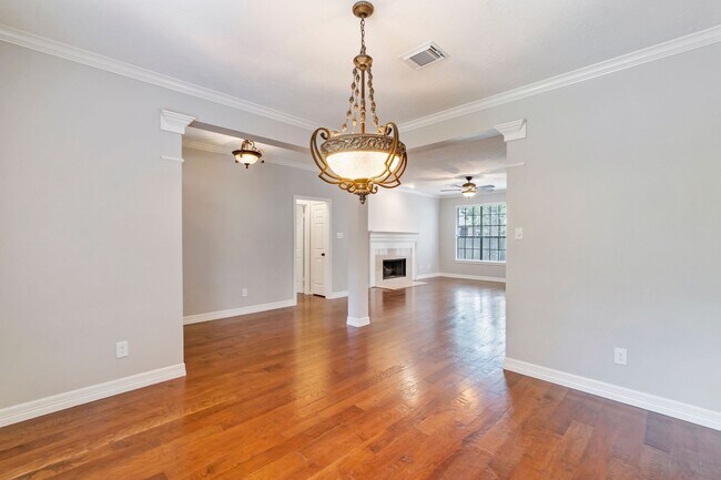 Building Photo - 31 N Duskwood Pl