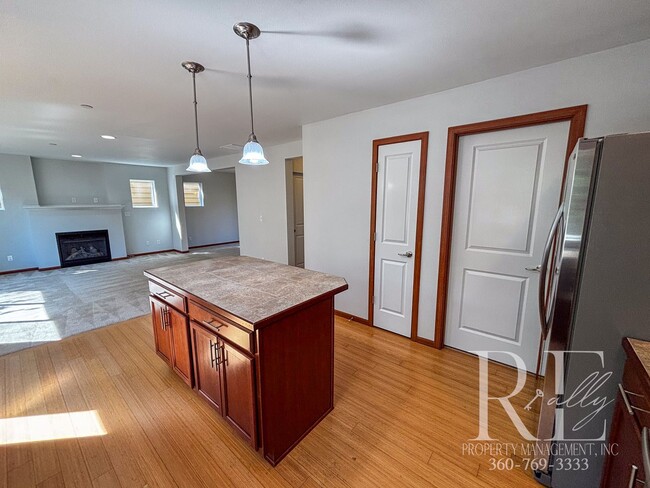 Building Photo - Spacious 3-Bedroom Home in Desirable Manet...
