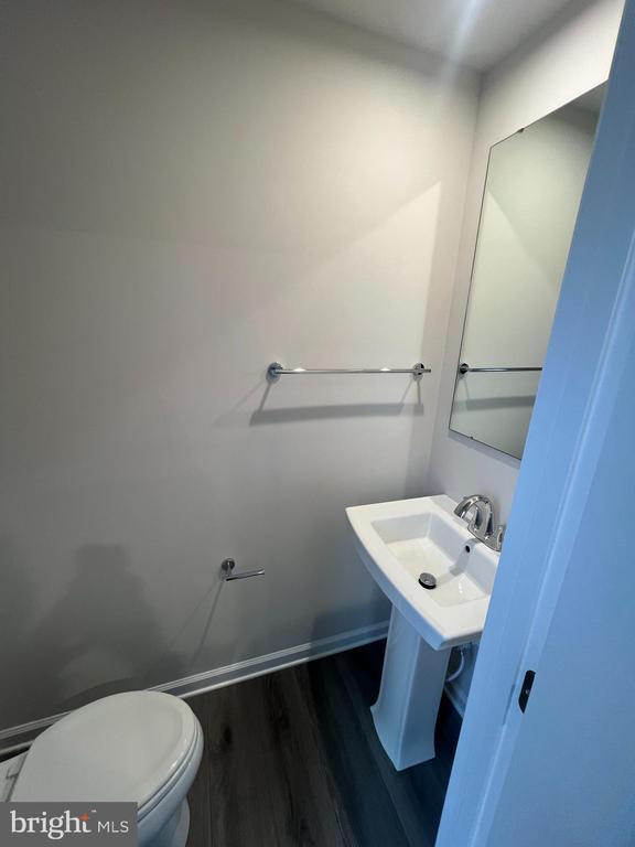 Building Photo - 1180 W Walnut Rd