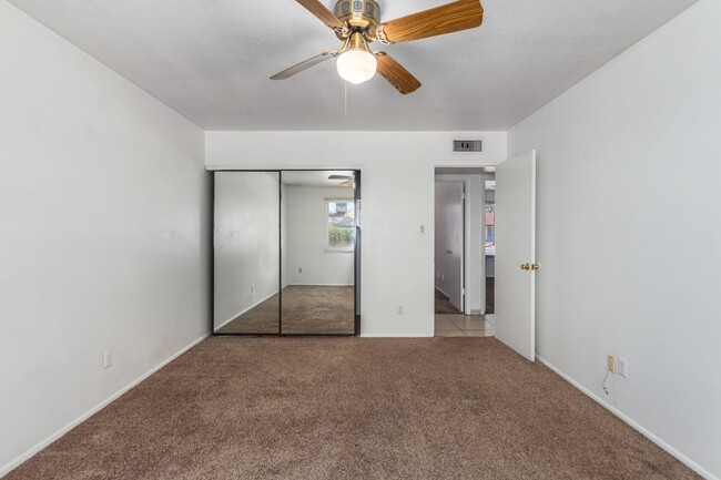 Building Photo - 4 BEDROOM, 2 BATH TEMPE HOME WITH SPACIOUS...