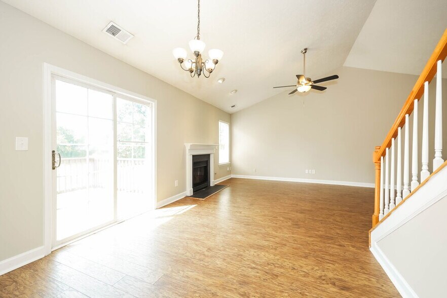 Building Photo - 1031 Lowrey Pl