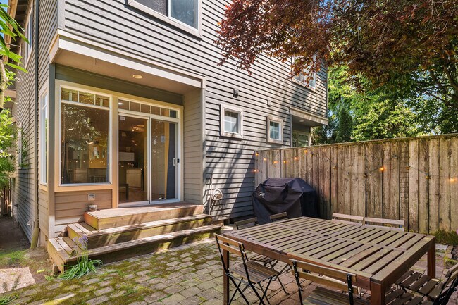 Building Photo - 315 Coryell Ct E