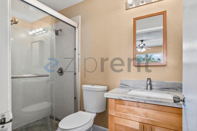 Building Photo - Unit