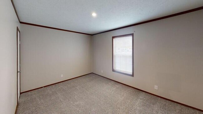 Building Photo - 120 Northwest Dr