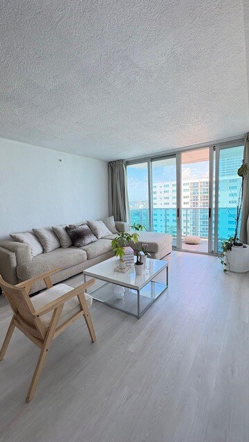 Building Photo - 7501 E Treasure Dr