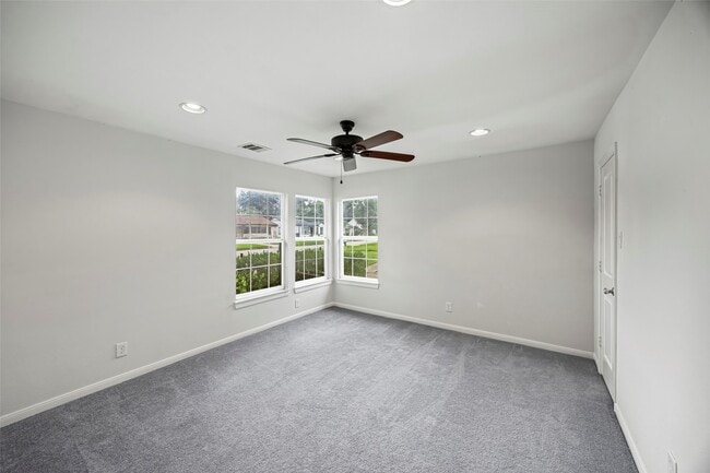 Building Photo - 4914 Ventura Ln