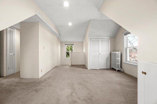 Building Photo - 20 Donizetti St