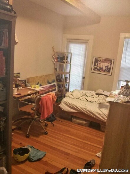 Building Photo - 98 Elm St