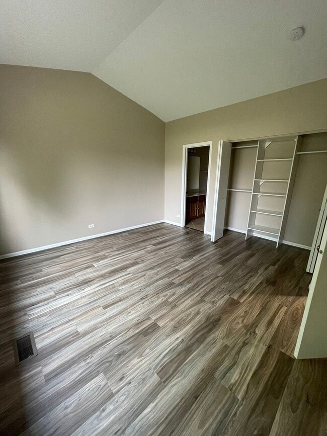 Building Photo - 2803 Oakmont Dr