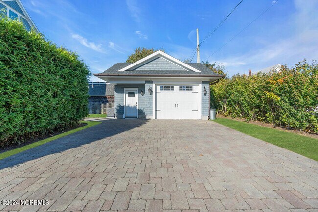 Building Photo - 300 Salem Ave