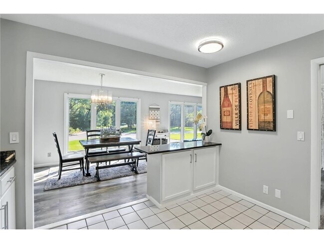 Building Photo - 455 Black Oaks Ln N