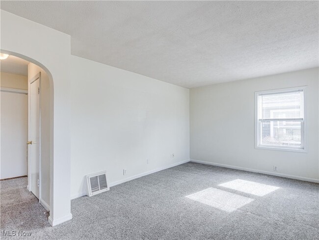 Building Photo - 2703 Oakwood Dr