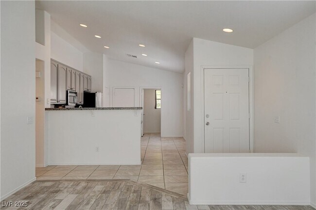 Building Photo - 11125 Gateview Ln
