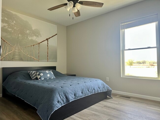 Building Photo - 1319 Sioux Turn