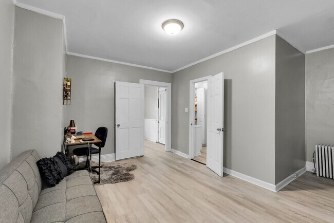 Building Photo - 2 BR+ Den/office, 2 bath Bloomfield/Upper ...