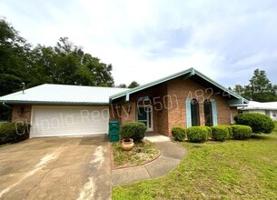 Building Photo - Fantastic 3/2 Home in Sunny Hills w/ 2-Car Garage & Lawn Maintenance
