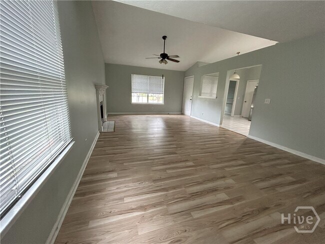 Building Photo - 137 Ropemaker Ln