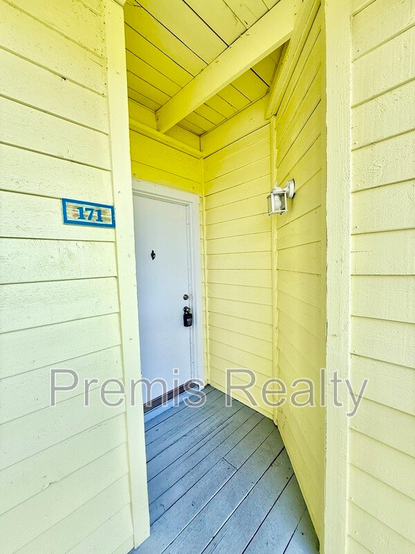 Building Photo - 455 Alt 19