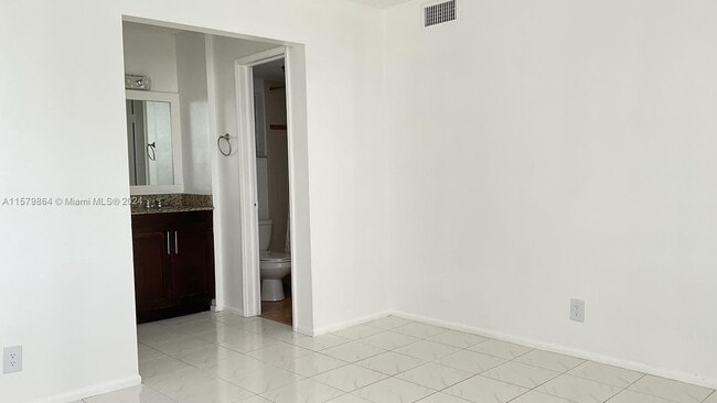 Building Photo - 9481 Evergreen Pl