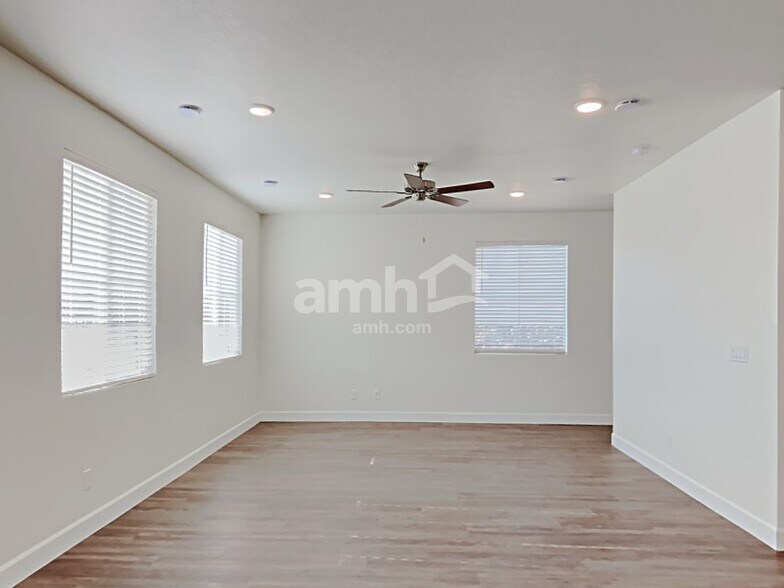 Building Photo - 7379 S Copper Rim Dr