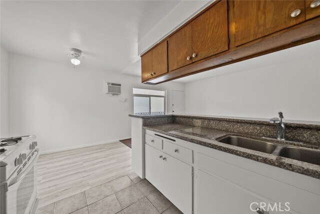 Building Photo - 1601 College View Dr