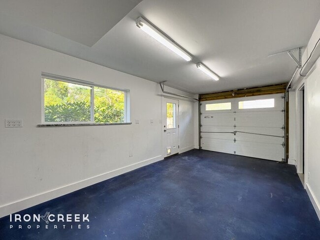 Building Photo - 12 Chateau Pl