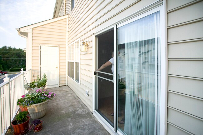 Building Photo - 42243 Black Rock Ter