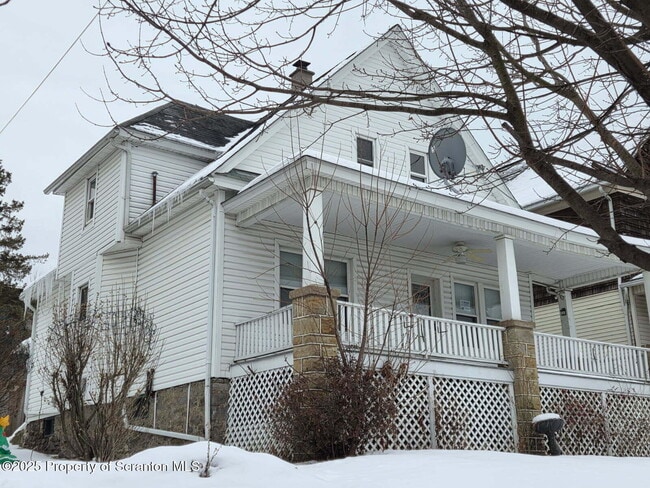 Building Photo - 217 Crown Ave