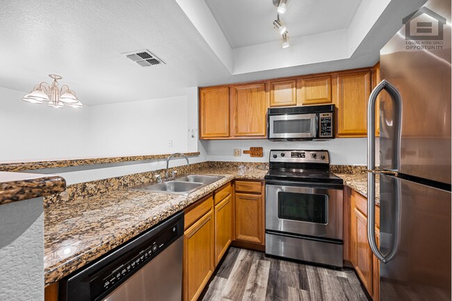 Building Photo - 2Bed/2Bath Condo at Thunderbird Rd/59th Ave! Ready for Immediate Move-In!