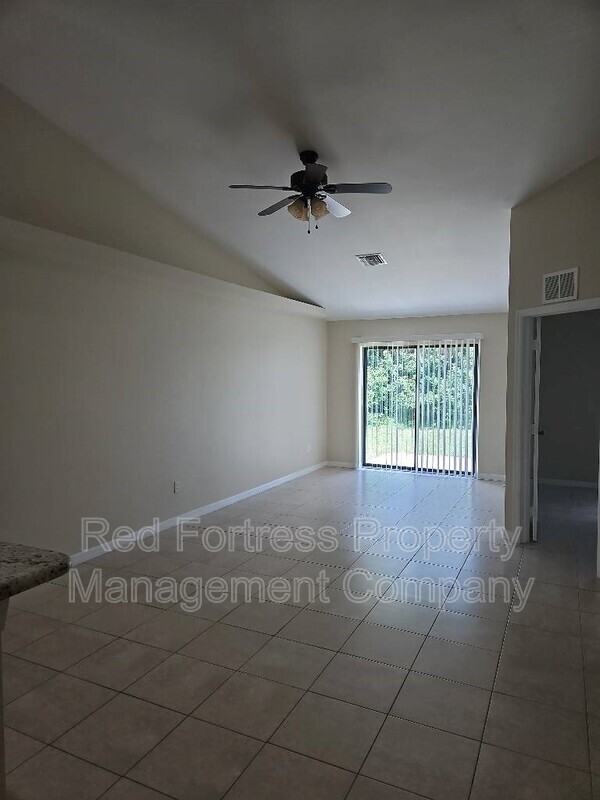 Building Photo - 717 Nicholas Pkwy W