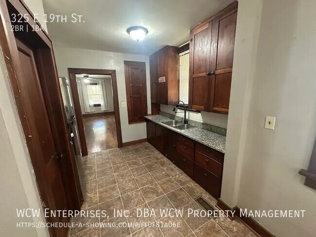Building Photo - 325 E 19th St
