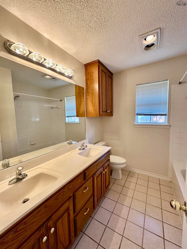 Building Photo - 3028 Whitehall Ln