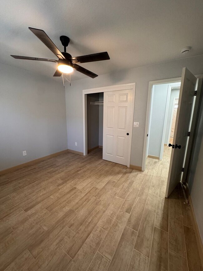 Building Photo - Newly Remodeled 2 Bedroom, 2 Bath Back House