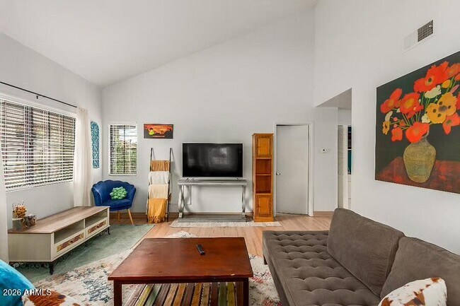 Building Photo - 930 N Mesa Dr