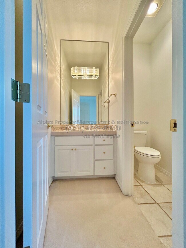 Building Photo - 820 NW Pebble Beach Way
